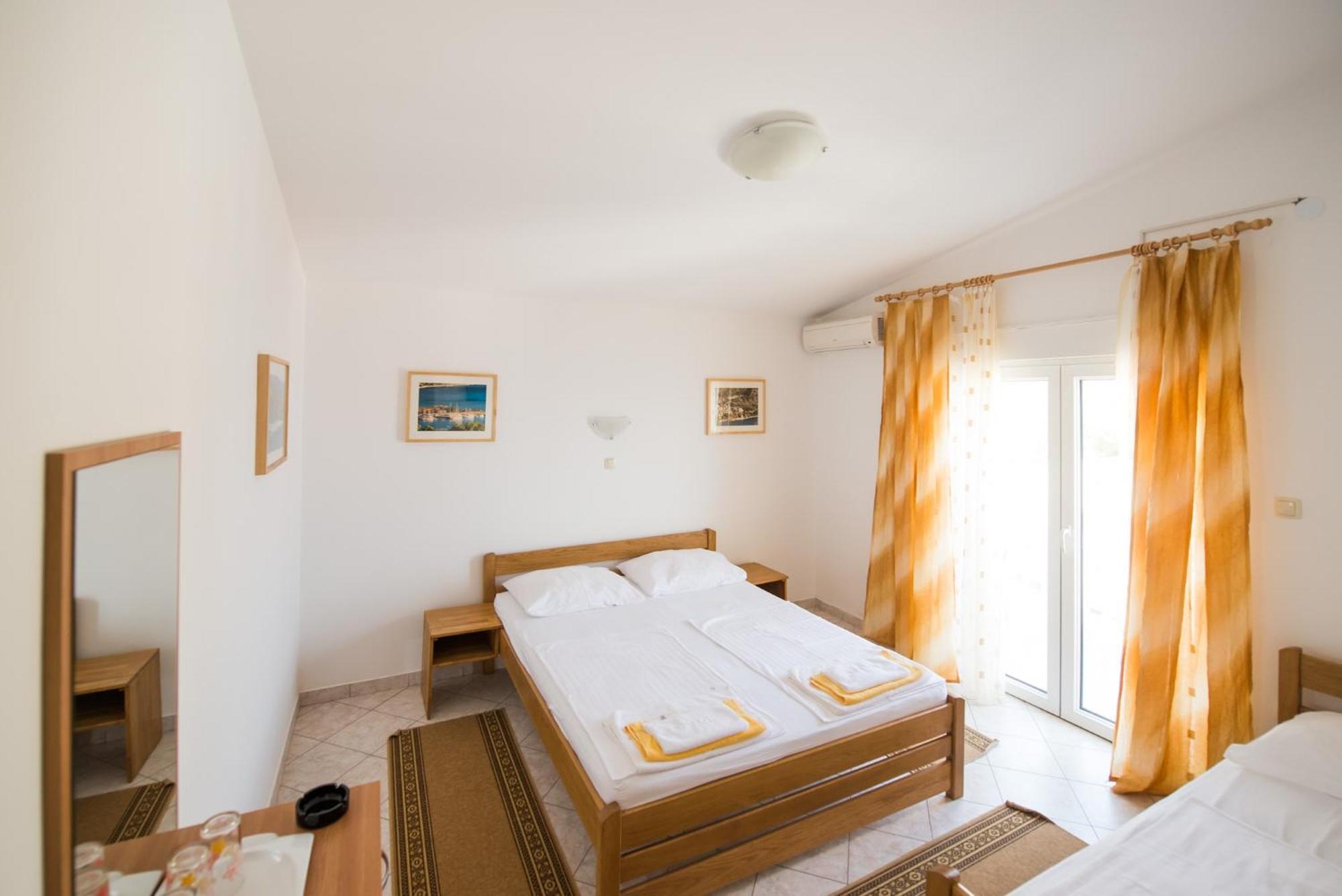 Bed And Breakfast Pero 3 Min Walk To The Beach Lokva Rogoznica Exteriér fotografie